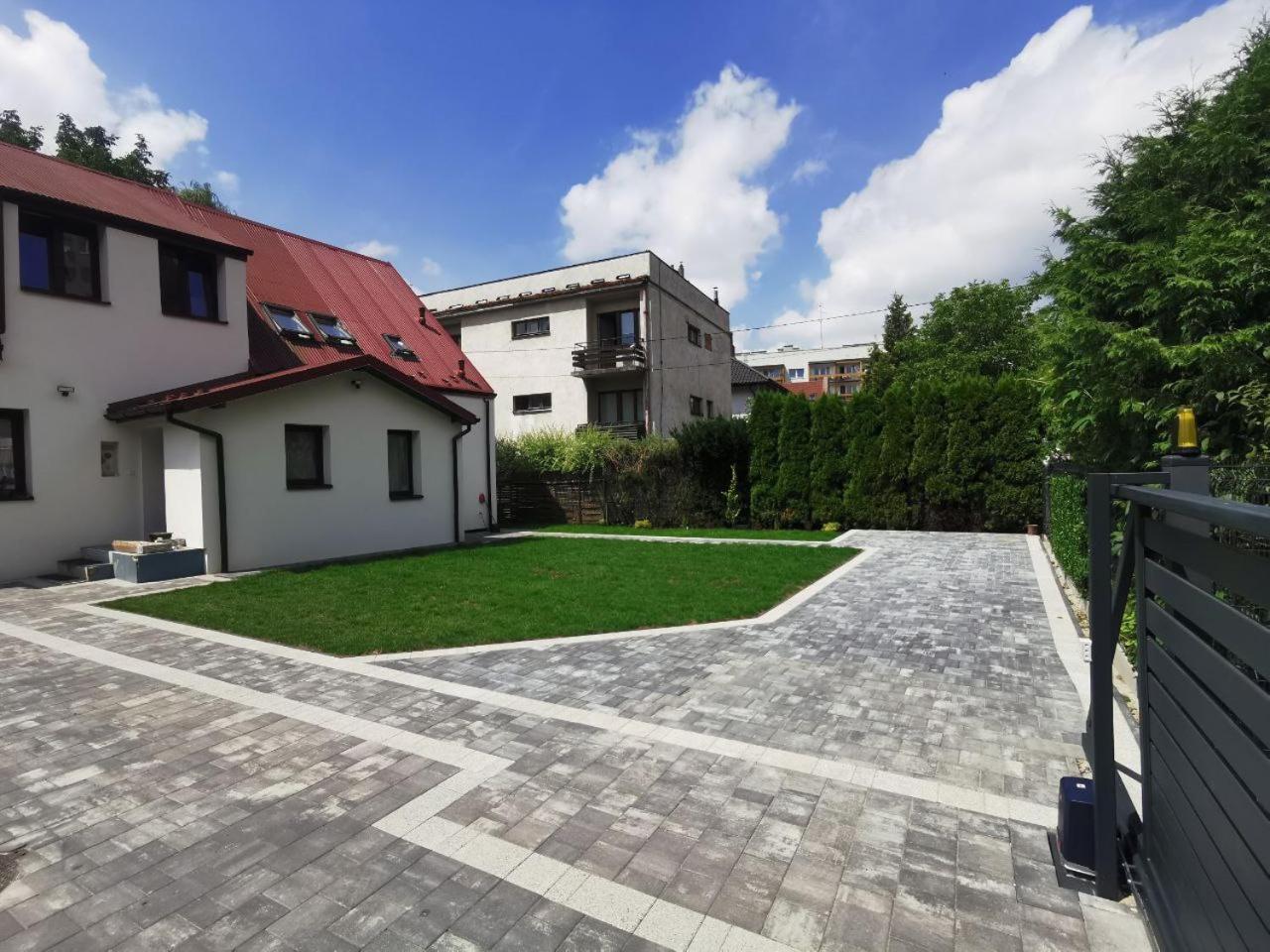 Dom Z Ogrodem I Prywatnym Parkingiem W Krakowie Apartment Krakow